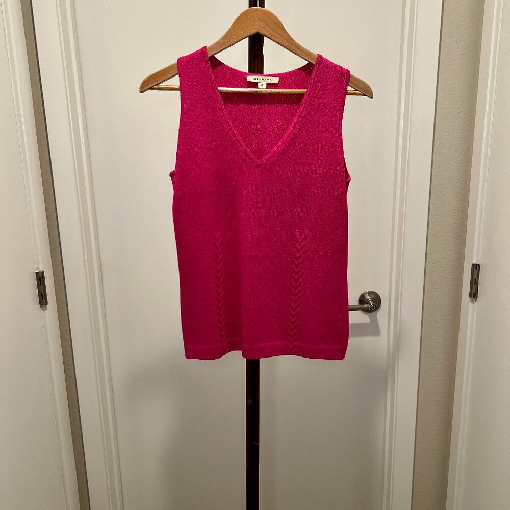 St. John - Sleeveless Knit Tank with chevron detail Size P - Hot Pink